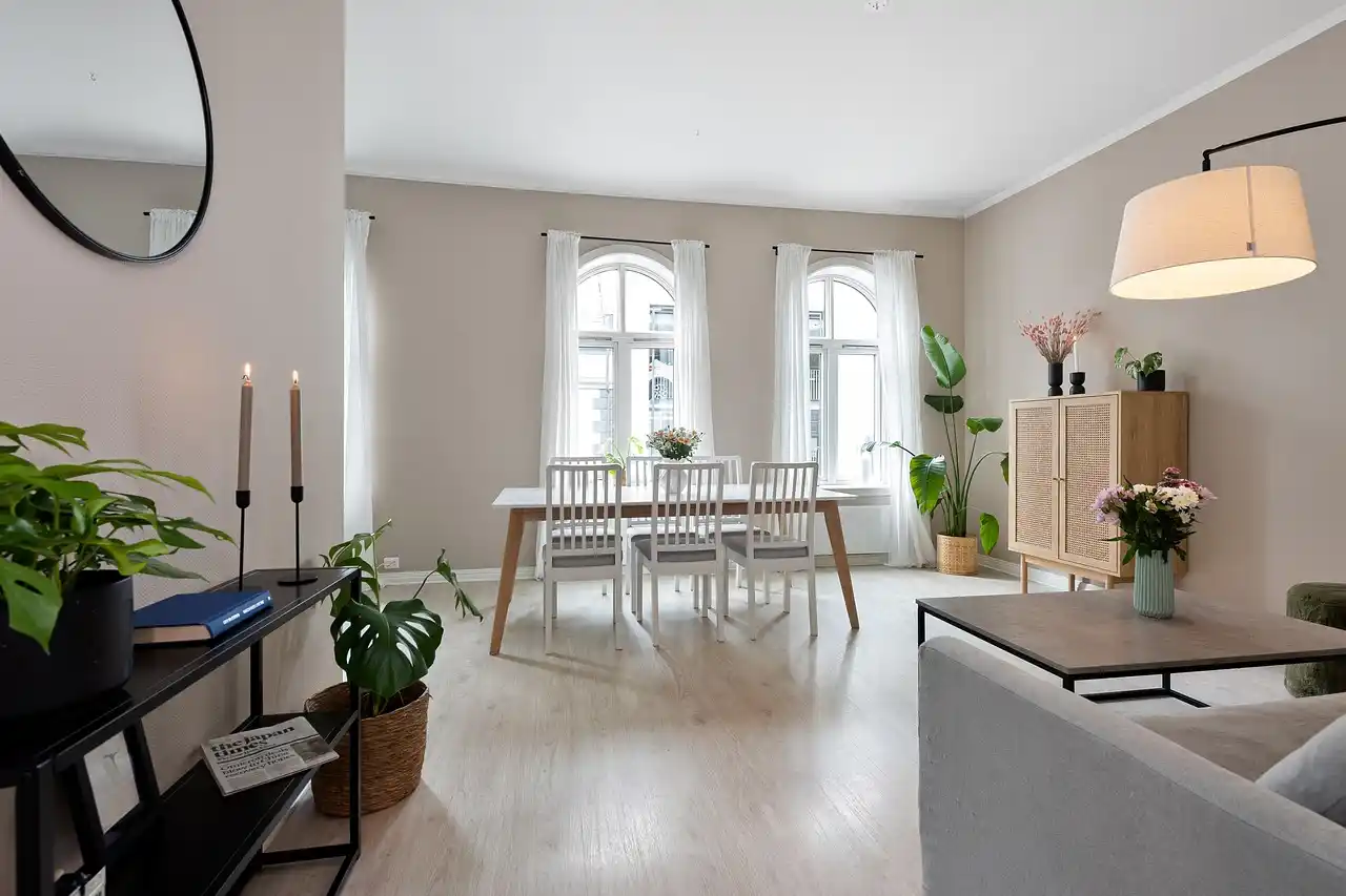 Home Window Tinting: Comfort, Privacy & Savings